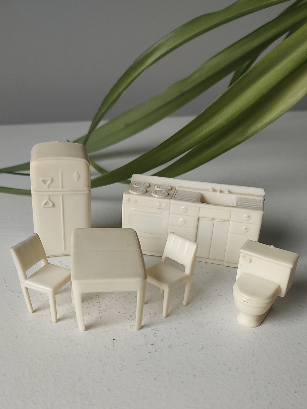 Bundle Of 6 Vintage Miniature Dollhouse Pieces